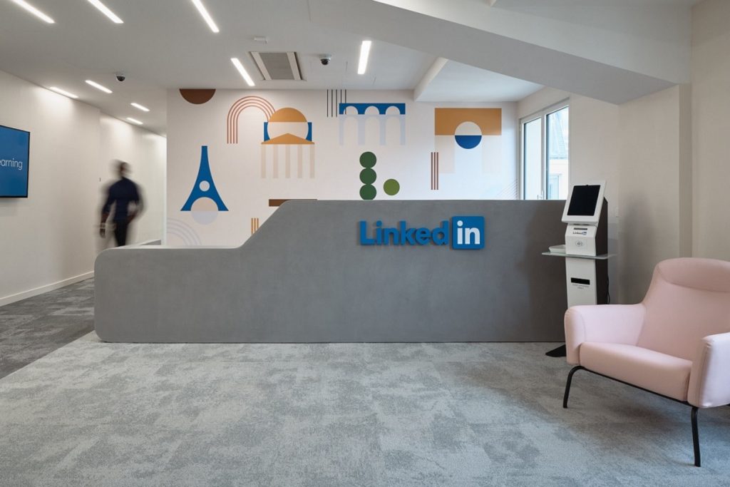 This five-month project delivery initially consisted of creating a fresh workspace within the LinkedIn’s existing Parisian HQ spread across two levels.
